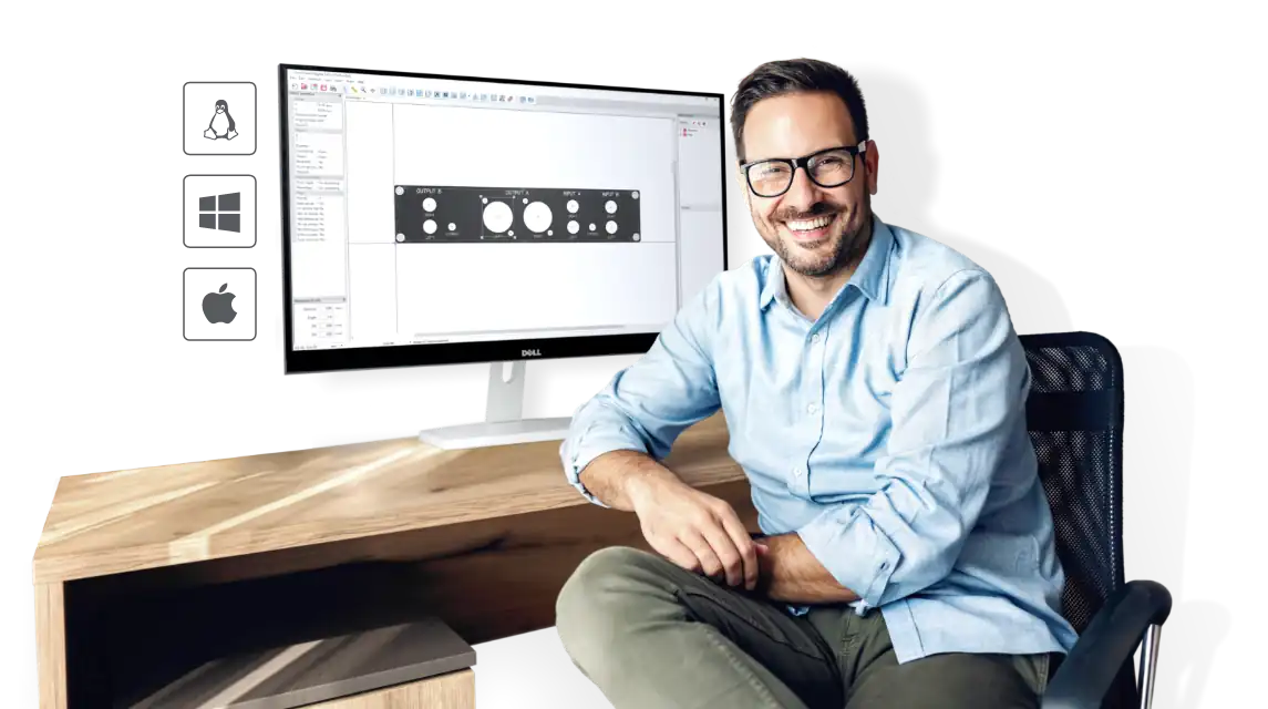 Zufriedener Anwender bei der Arbeit mit dem Frontplatten-Designer.