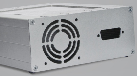 Boîtier avec ouïe de ventilation et ouverture pour le connecteur Sub-D