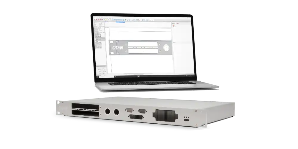 Laptop mit Benutzeroberfläche, davor 19-Zoll-Audio-Gehäuse aus Aluminium mit USB- und Netzwerkanschlüssen.