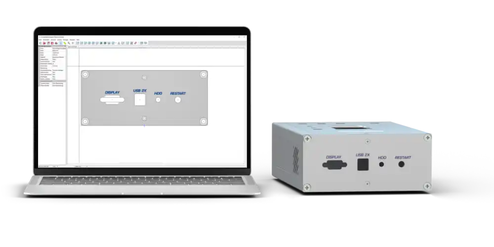 Laptop zeigt Frontplatten-Designer mit Entwurf, daneben Gehäuse mit identischer Frontplatte.